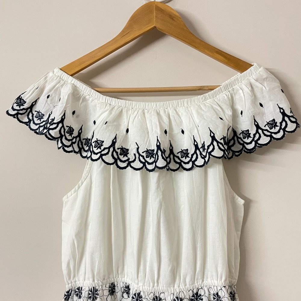 Large- Off-shoulder White Maxi Dress - Picture 4 of 6